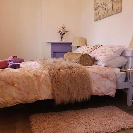 3 Bedroom Terrace Holiday Home Great Torrington Eksteriør billede