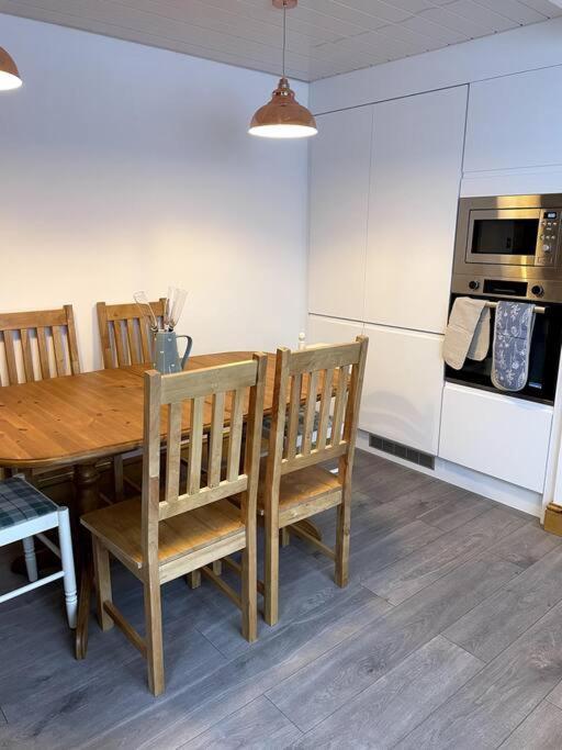 3 Bedroom Terrace Holiday Home Great Torrington Eksteriør billede